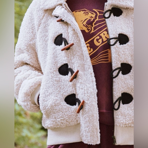 THE GREAT. The Sueded Toggle Sherpa Coat in Cream | Size 2/Medium - Picture 2 of 10